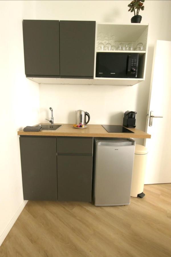Green Apartment Near Montmartre And Opera Paris Bagian luar foto