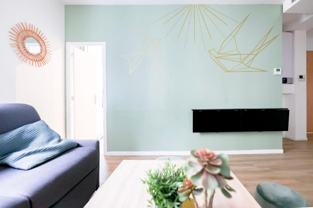 Green Apartment Near Montmartre And Opera Paris Bagian luar foto